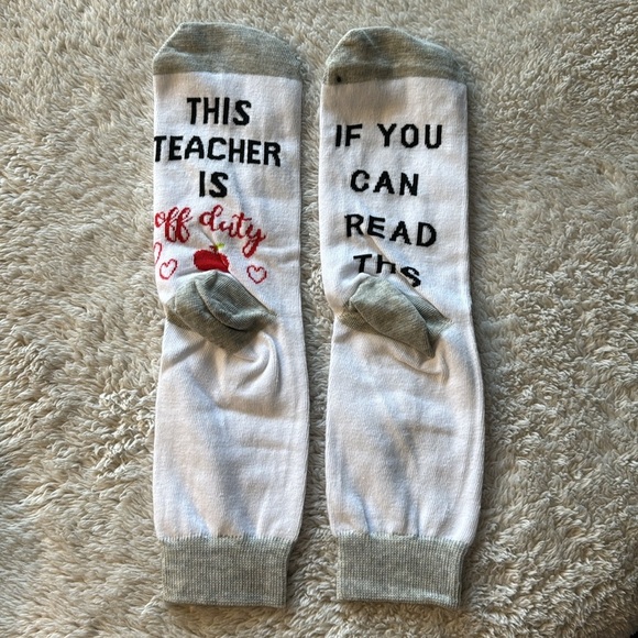 👩🏻🏫 NWT Teacher Tumbler & Socks Gift Set - Picture 3 of 9
